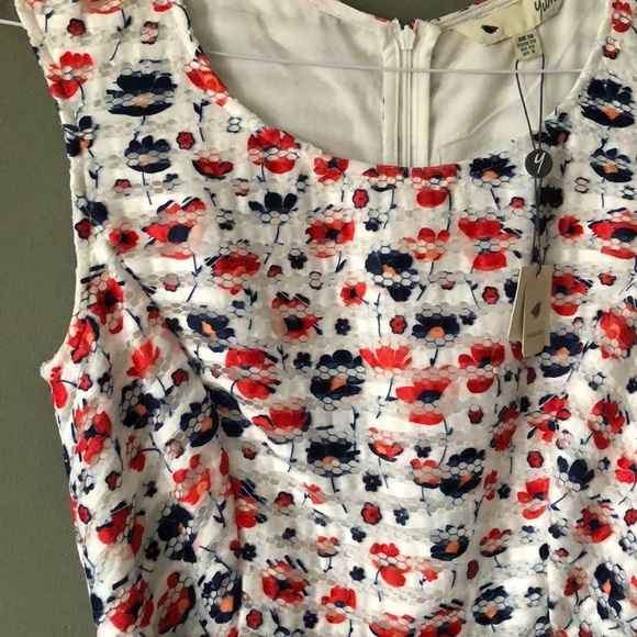 Gorgeous lace flower design A-line dress - Picture 4 of 5